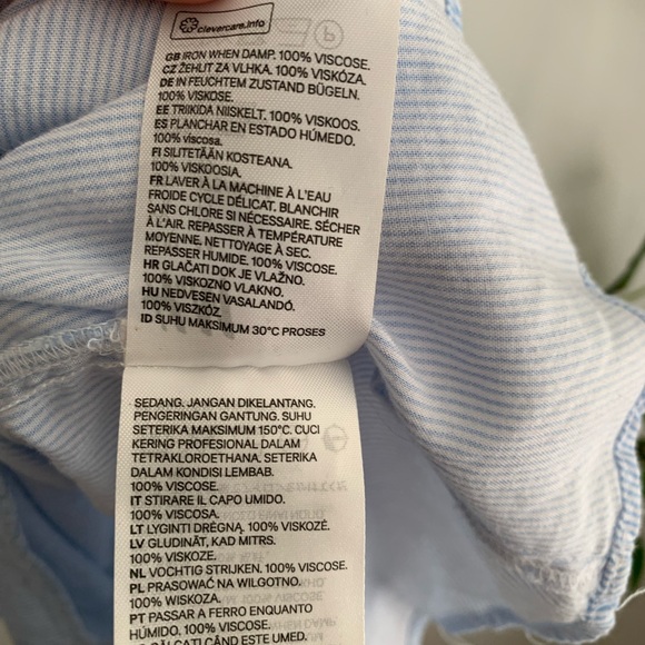 3 for $20 - 🍒 Light Blue Tank Top with Vertical White Pinstripes - Size 12 H&M - Picture 5 of 6